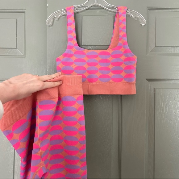 Fabletics Matching Set in Pink and Orange Geometric Modern Design - Picture 3 of 7